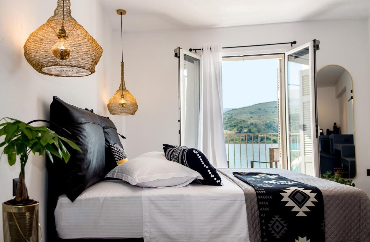 A & B Minimal Suite Ιι With Sea View In Argostoli Luaran gambar