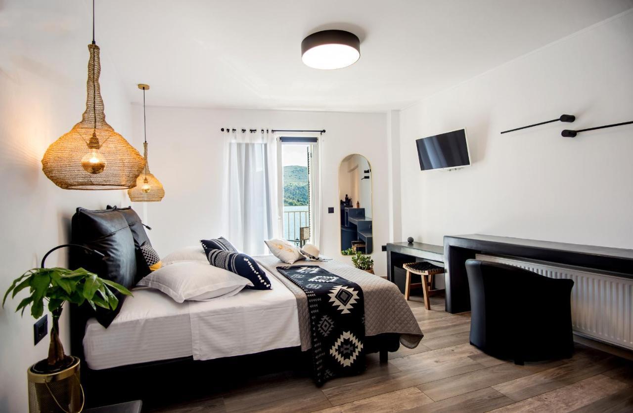A & B Minimal Suite Ιι With Sea View In Argostoli Luaran gambar