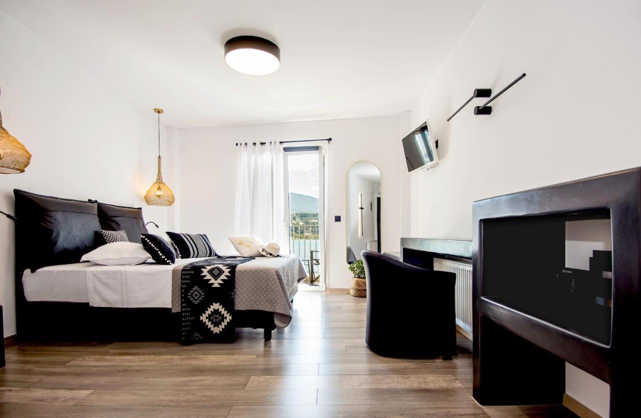 A & B Minimal Suite Ιι With Sea View In Argostoli Luaran gambar