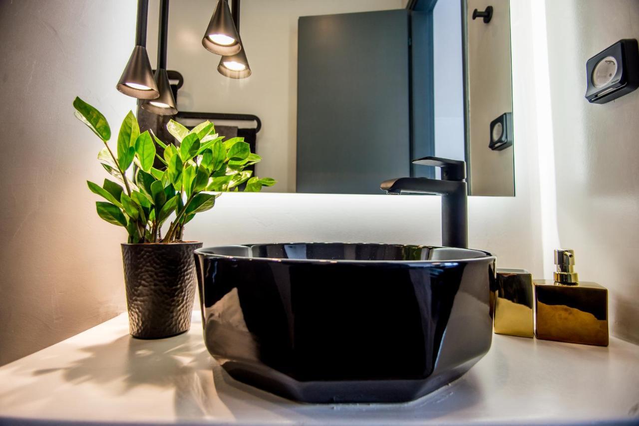 A & B Minimal Suite Ιι With Sea View In Argostoli Luaran gambar